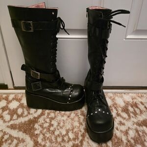 NWOT Dashan Black Lace-Up Platform Boots